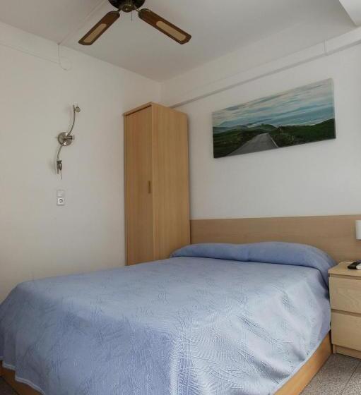 Economy Triple Room, Hostal L'alba