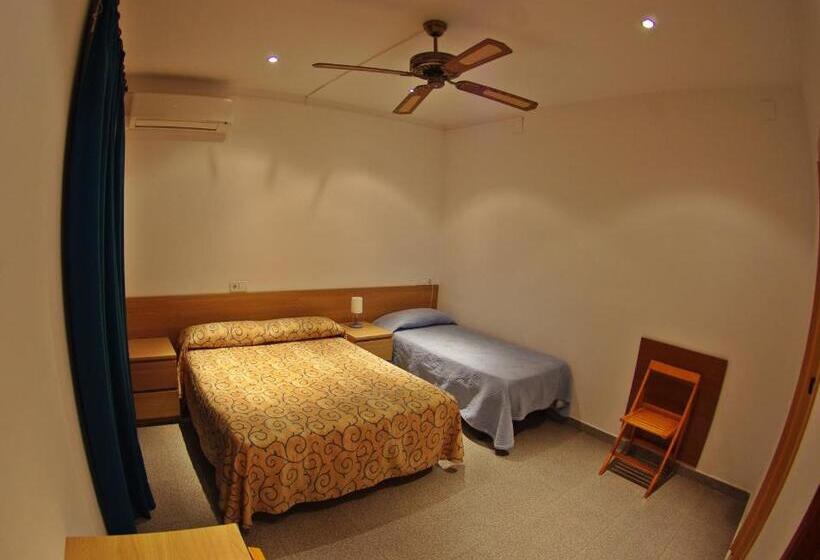 Economy Triple Room, Hostal L'alba