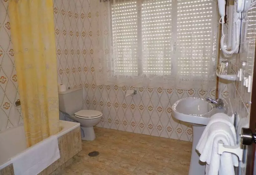 اتاق استاندارد سه نفره, Arboleda