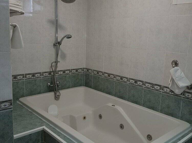 اتاق لوکس با وان آب گرم, Campomar Playa