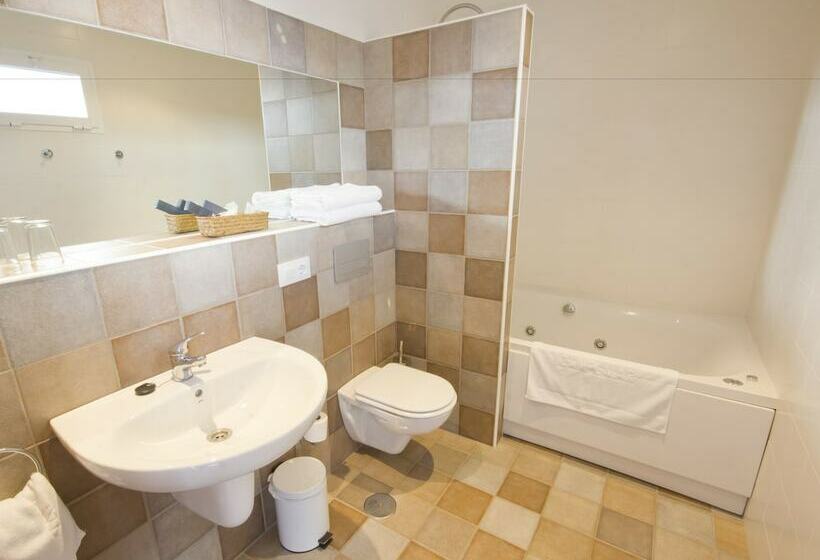 اتاق لوکس با وان آب گرم, Campomar Playa