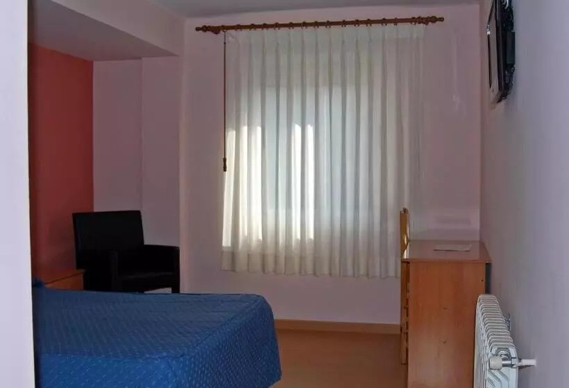 Habitació Basic, Gil
