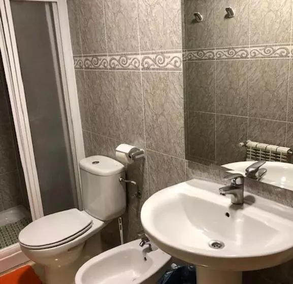 Habitació Estàndard, Gil