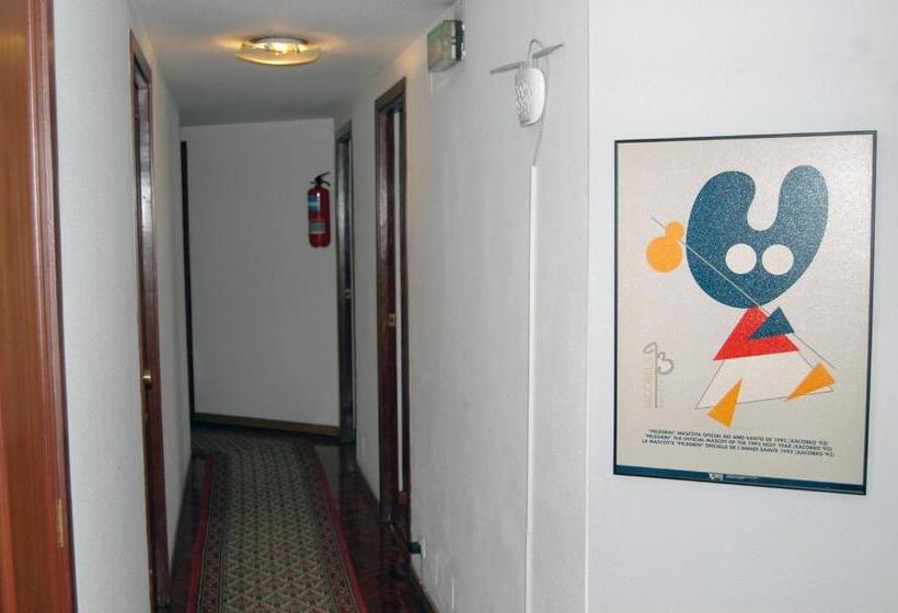 חדר סטנדרט לשלושה, Hostal Charo Ii