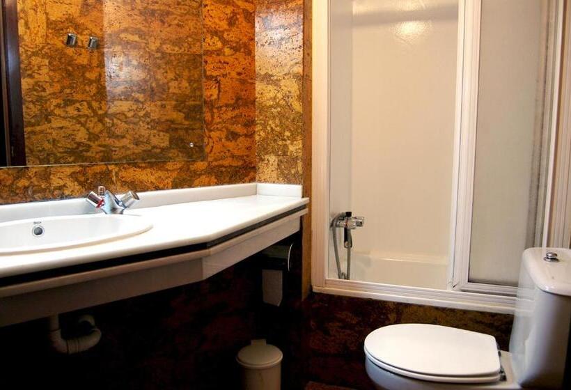 חדר סטנדרט לשלושה, Hostal Charo Ii