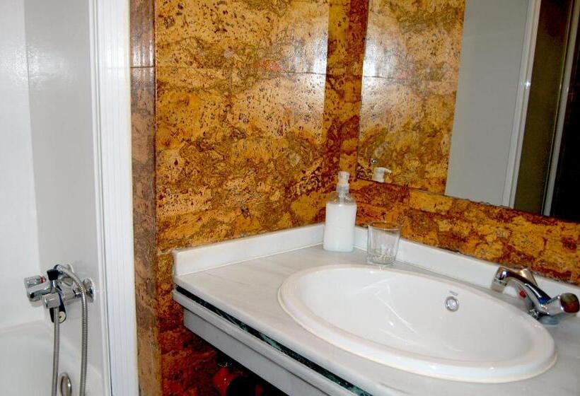 חדר סטנדרט לשלושה, Hostal Charo Ii