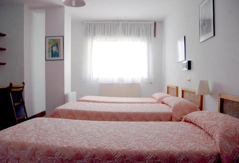 חדר סטנדרט לשלושה, Hostal Charo Ii