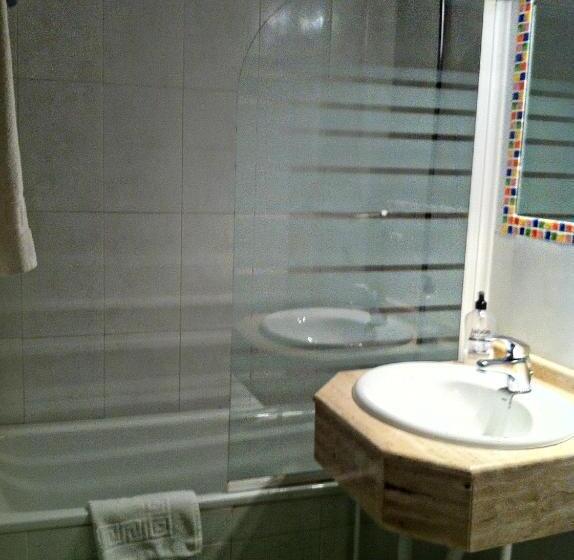 스탠다드 트리플 룸, Hostal Del Carmen