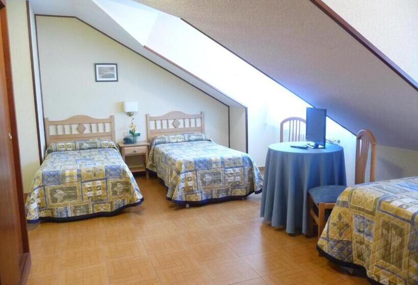 スタンダードトリプルルーム, Hostal Gogar