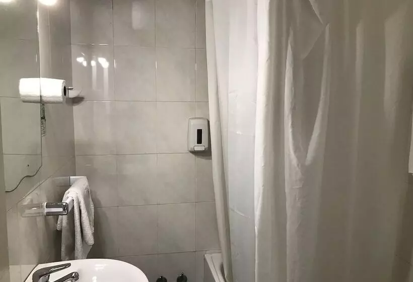 اتاق استاندارد چهار تخته, Hostal La Mexicana