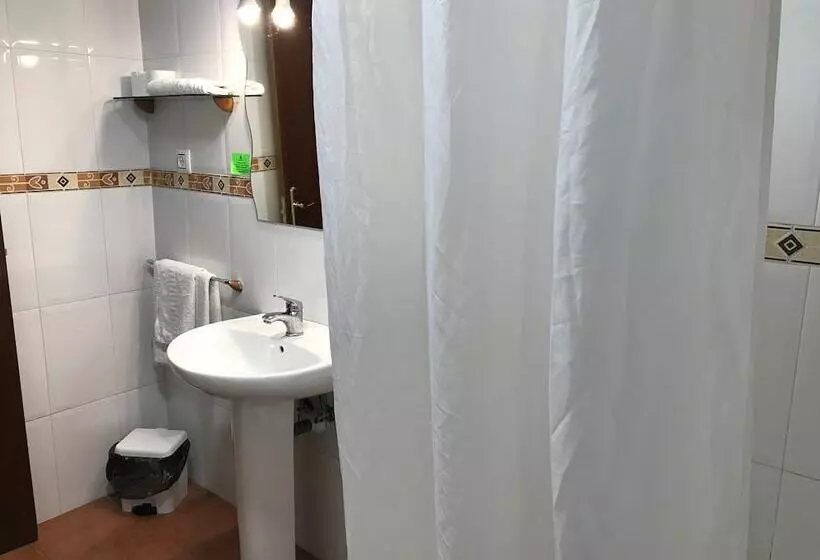 اتاق استاندارد چهار تخته, Hostal La Mexicana