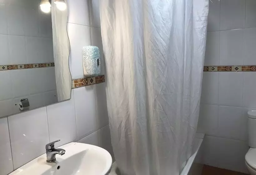 اتاق استاندارد چهار تخته, Hostal La Mexicana
