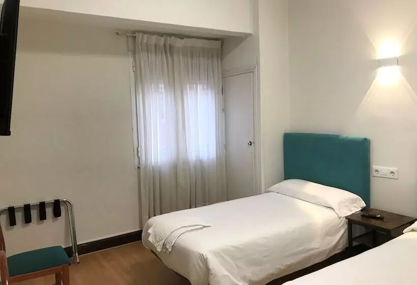 اتاق استاندارد چهار تخته, Hostal La Mexicana