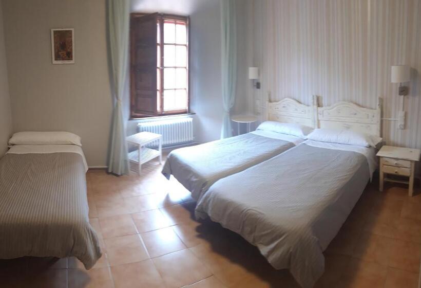 اتاق کلاسیک سه تخته, Monasterio De Santa Maria De Valvanera