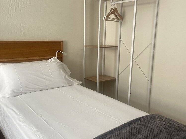 舒适三人间, Pensión Artea