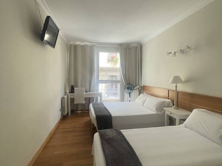 舒适三人间, Pensión Artea