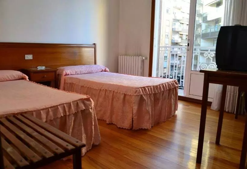 اتاق استاندارد با بالکن, Pensión Residencia Buenos Aires