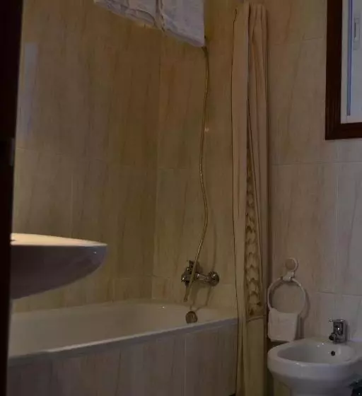 اتاق استاندارد سه نفره, Pensión Residencia Buenos Aires