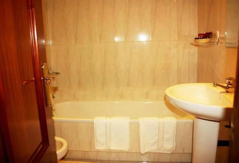 اتاق استاندارد سه نفره, Pensión Residencia Buenos Aires