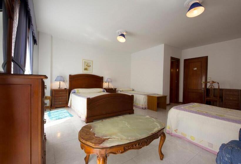 스탠다드 트리플 룸, Restaurante Xaneiro