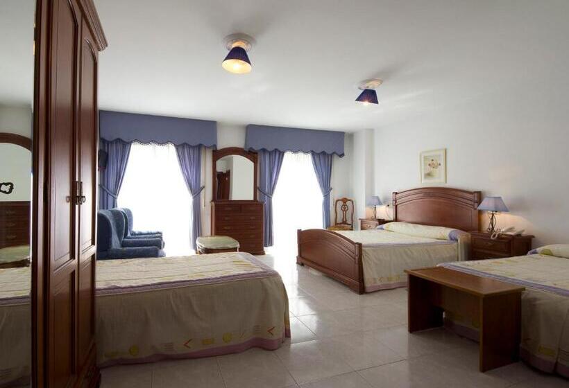 스탠다드 트리플 룸, Restaurante Xaneiro