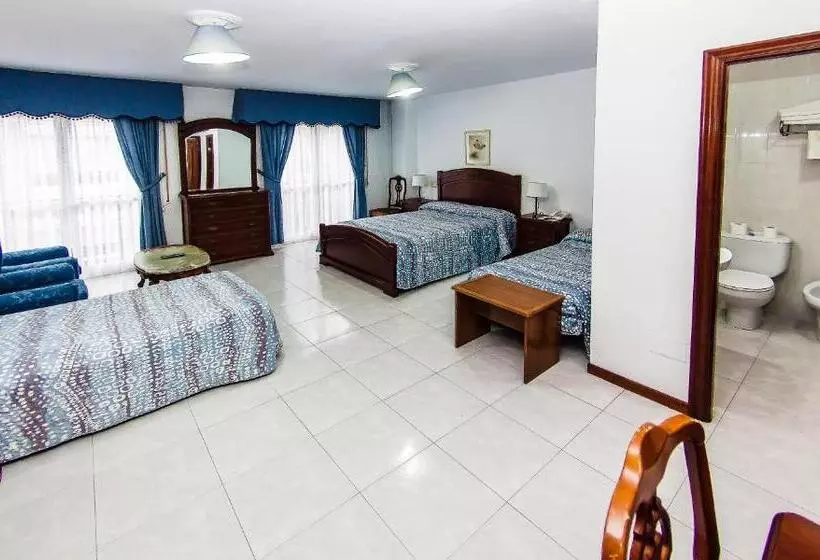 Habitación Triple Estándar, Restaurante Xaneiro