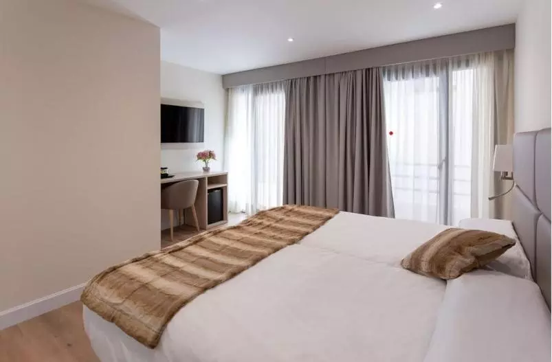 Habitació Estàndard, Saiola