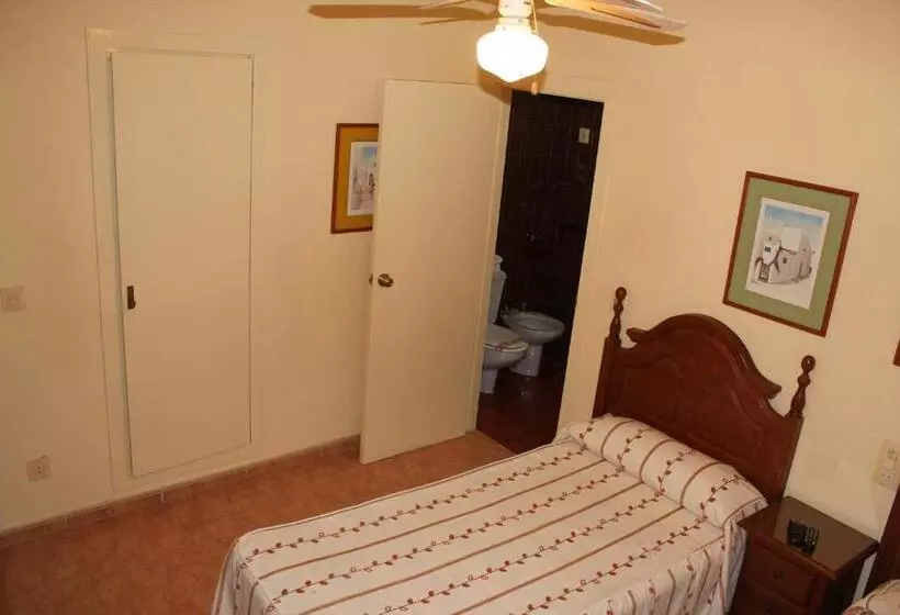 Habitació Triple Estàndard, Hostal Andalucia