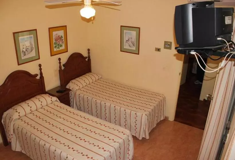 Habitació Quàdruple Estàndard, Hostal Andalucia