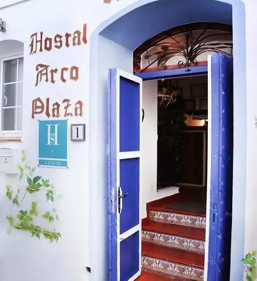 3 Bett Standardzimmer Balkon, Hostal Arco Plaza