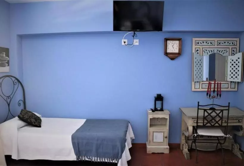 3 Bett Standardzimmer Balkon, Hostal Arco Plaza
