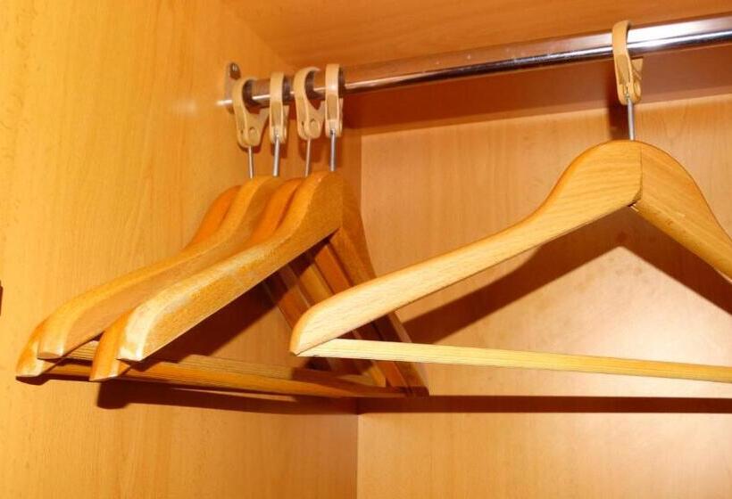 اتاق استاندارد, Hostal Atienzar