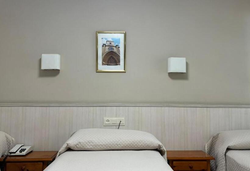 اتاق استاندارد سه نفره, Hostal Atienzar