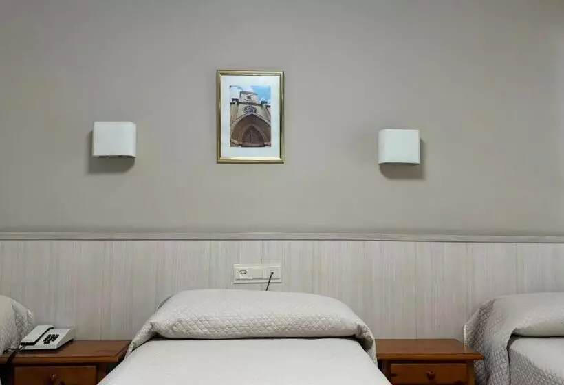 اتاق استاندارد سه نفره, Hostal Atienzar
