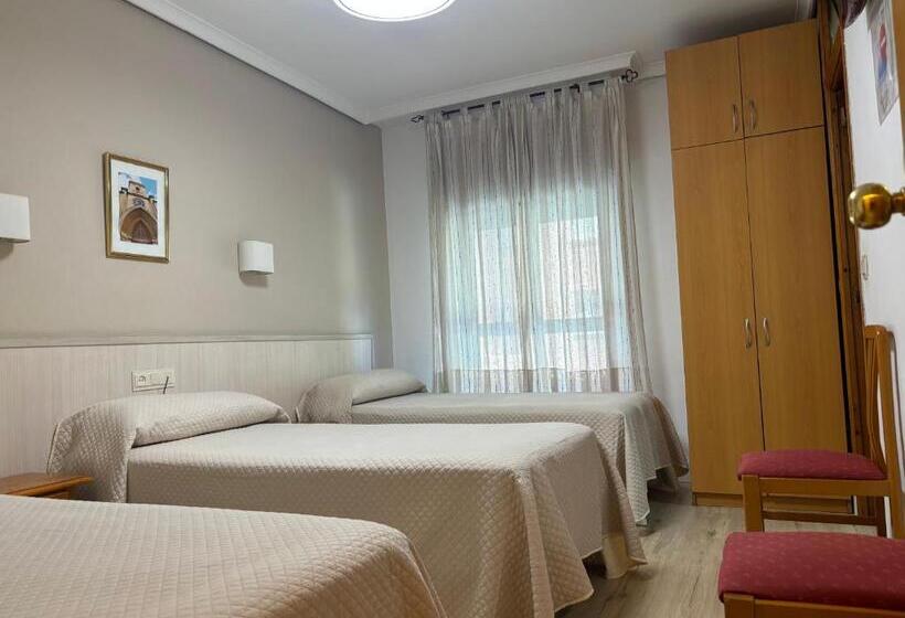 اتاق استاندارد سه نفره, Hostal Atienzar
