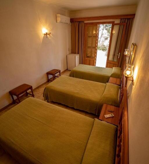 Triple Room Sea View, Hostal Palmaria
