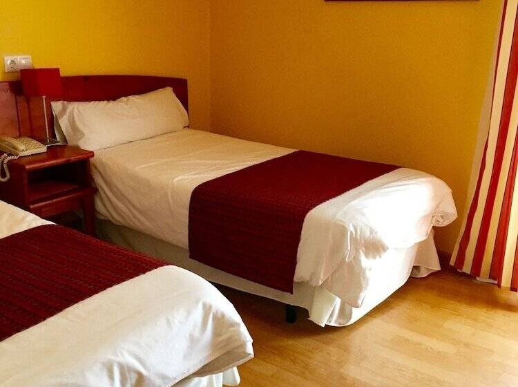 اتاق استاندارد, Hostal Restaurante Puerta Del Alcazar