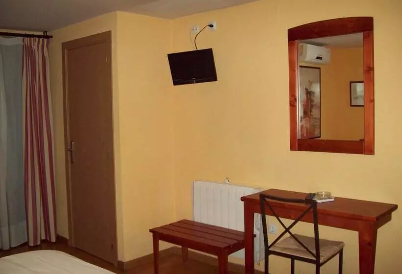 Standard Room, Hostal Restaurante Puerta Del Alcazar