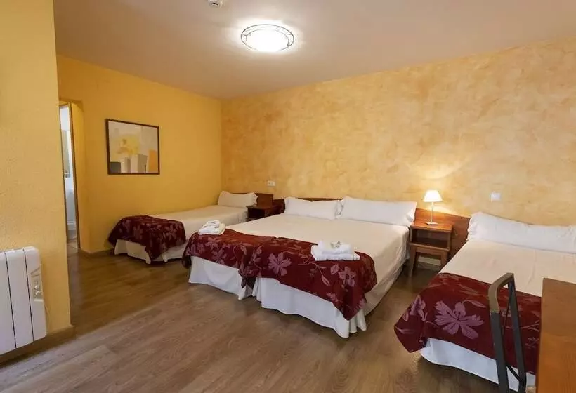 Standard Quadruple Room, Hostal Restaurante Puerta Del Alcazar