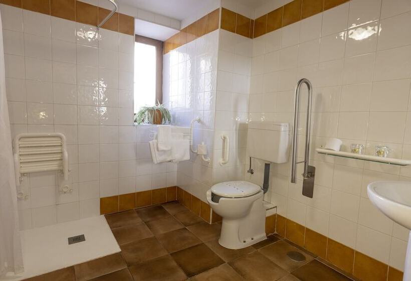 اتاق استاندارد چهار تخته, Hostal Restaurante Puerta Del Alcazar