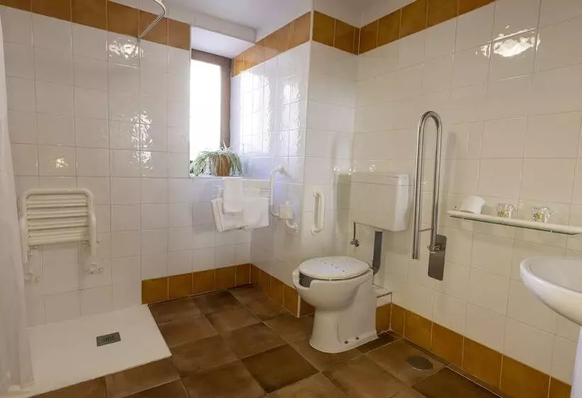 Standard Quadruple Room, Hostal Restaurante Puerta Del Alcazar