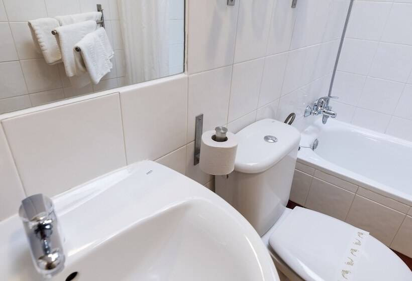 اتاق استاندارد چهار تخته, Hostal Restaurante Puerta Del Alcazar