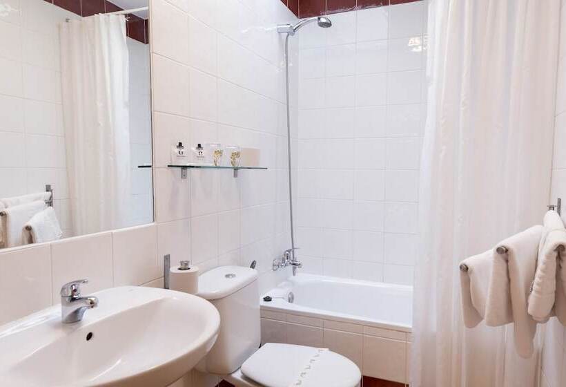 اتاق استاندارد چهار تخته, Hostal Restaurante Puerta Del Alcazar