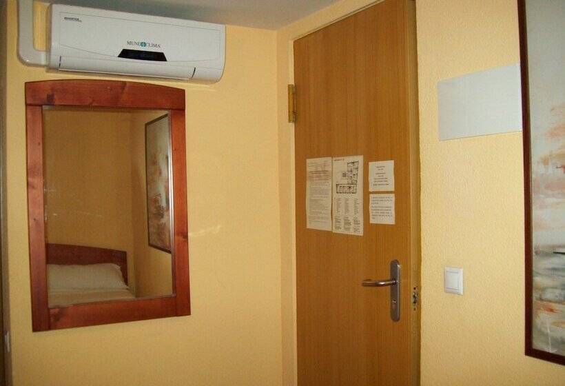 اتاق استاندارد یک نفره, Hostal Restaurante Puerta Del Alcazar