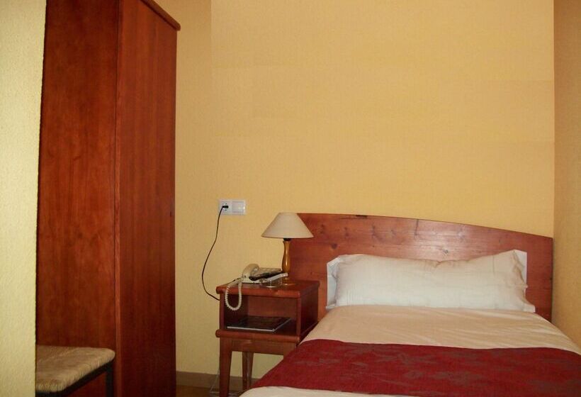 اتاق استاندارد یک نفره, Hostal Restaurante Puerta Del Alcazar