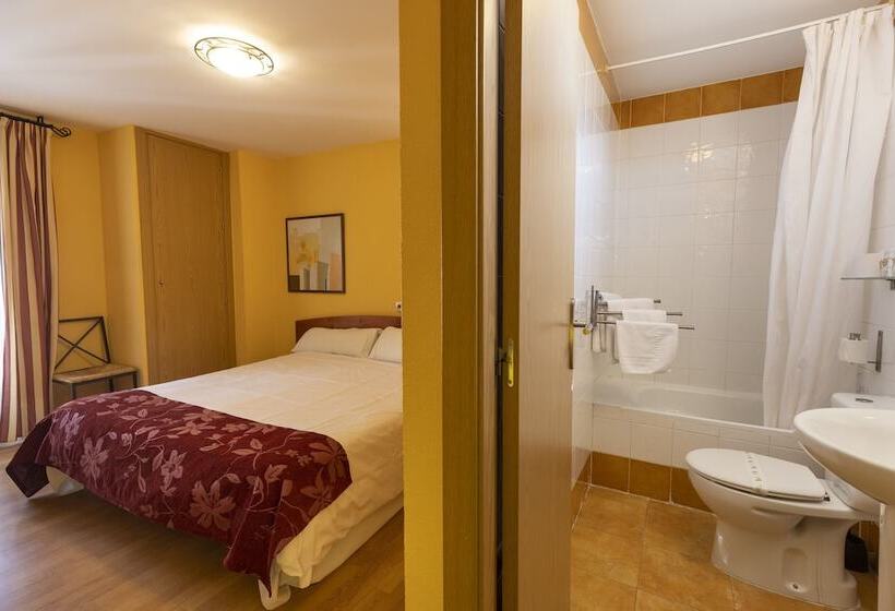 اتاق استاندارد یک نفره, Hostal Restaurante Puerta Del Alcazar