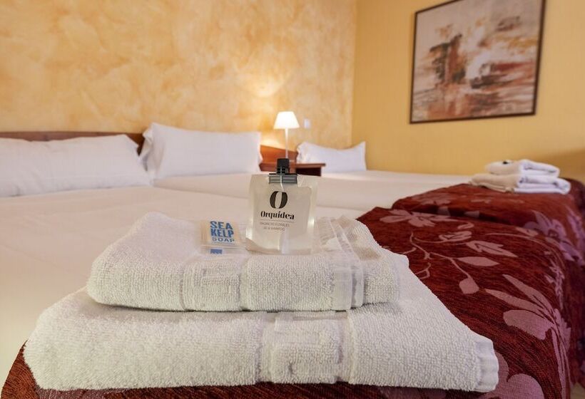 اتاق استاندارد سه نفره, Hostal Restaurante Puerta Del Alcazar