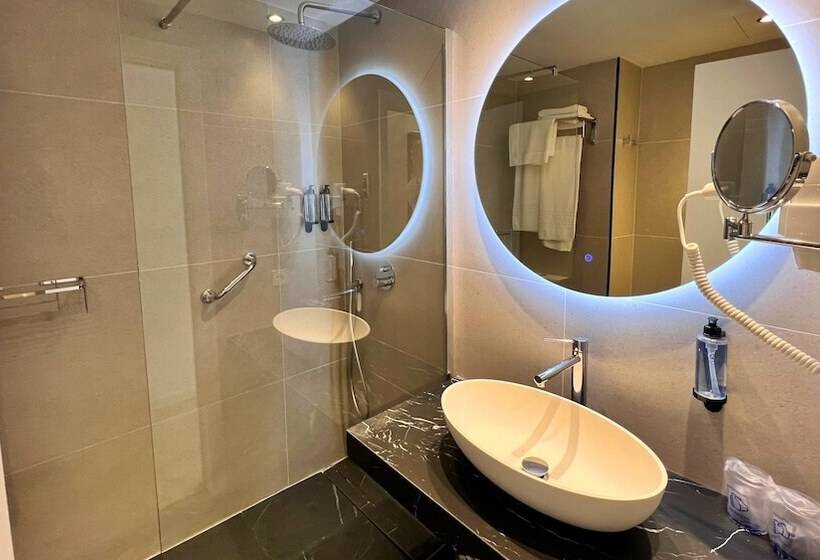 חדר סטנדרט יחיד, Alfons