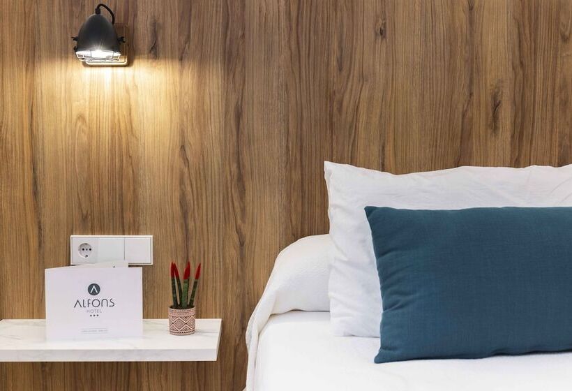 חדר סטנדרט לשלושה, Alfons