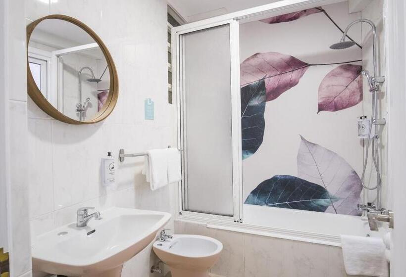 اتاق اکونومی, Alda Coruñamar